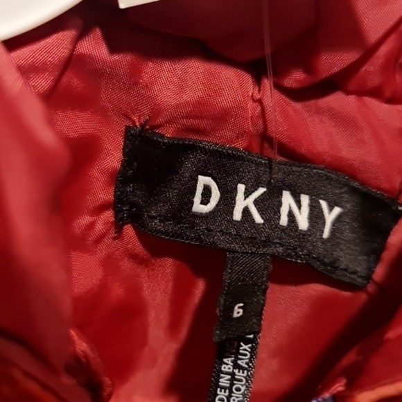 SOLD!! Toddler/girls Sz 6 DKNY Puffer Hooded Vest NWTs - Picture 4 of 6
